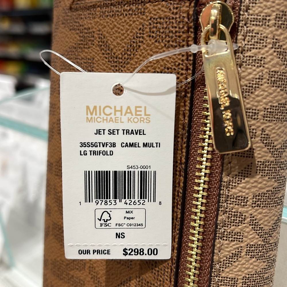 Michael Kors Jet Set Large Logo Trifold Wallet
Camel Multi 
NWT - Picture 6 of 16